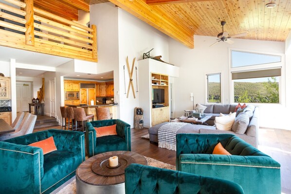 Condo, 3 Bedrooms | Living area
