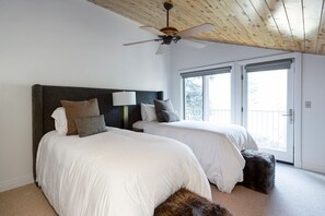 Condo, 3 Bedrooms | 3 bedrooms, iron/ironing board, free WiFi
