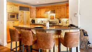 Coffee/tea maker, fridge, oven, toaster - Trail's End Lodge at Deer Valley Resort - Three Bedroom Residence with Spa #506 3 Condo (Park City)