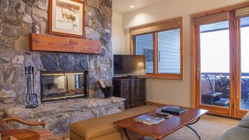 Condo, 2 Bedrooms | Living area
