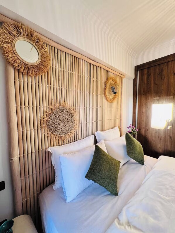 2 عدّة غرف نوم ومكواة/لوح كي وواي فاي وملاءات أسرّة