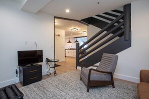 Condo, 3 Bedrooms | Interior