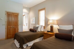 Condo, 2 Bedrooms