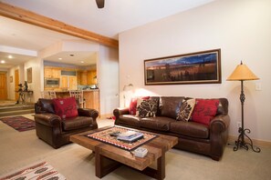 Condo, 2 Bedrooms | Living area