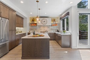 Apartamento, 4 habitaciones | Cocina privada | Frigorífico, horno, cafetera o tetera y tostadora