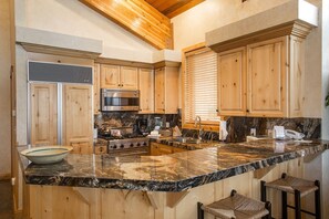 Condo, 1 Bedroom | Private kitchen | Fridge, oven, coffee/tea maker, toaster