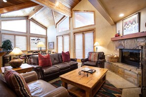 Condo, 1 Bedroom | Living area | Smart TV