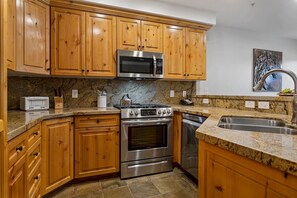 Condo, 1 Bedroom | Private kitchen
