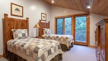 4 bedrooms, iron/ironing board, free WiFi