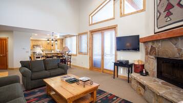 Condo, 1 Bedroom | Living area | Smart TV