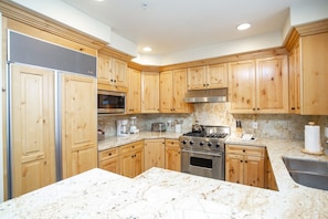 Private kitchen - Trail's End Lodge at Deer Valley Resort - One Bedroom Residence with Spa #305 1 Condo (Park City)