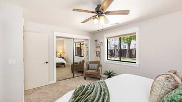 4 bedrooms, desk, WiFi, bed sheets