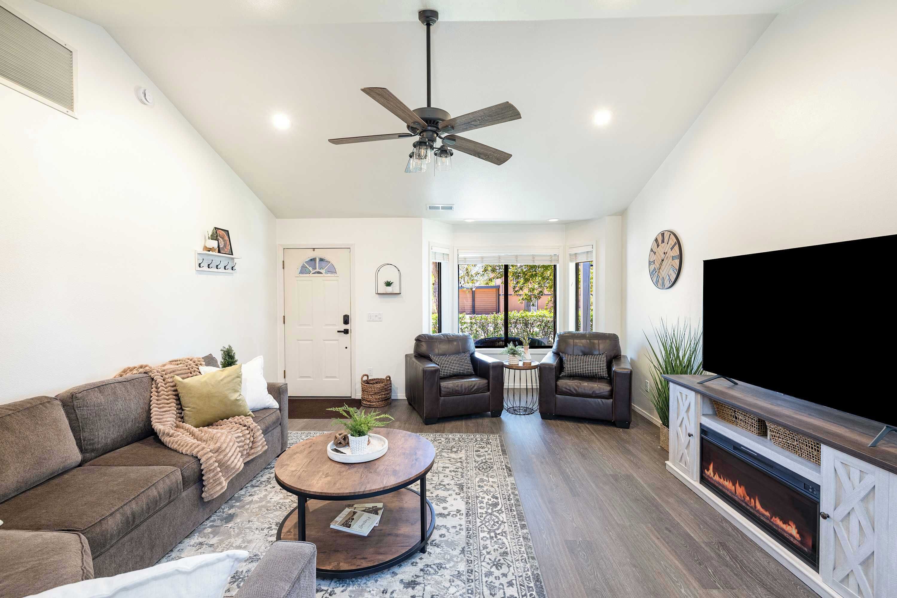 TV, fireplace, offices