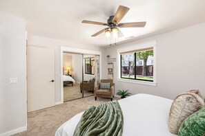 4 bedrooms, desk, WiFi, bed sheets