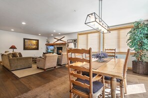 Condo, 2 Bedrooms | Interior