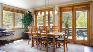 Condo, 2 Bedrooms | Dining