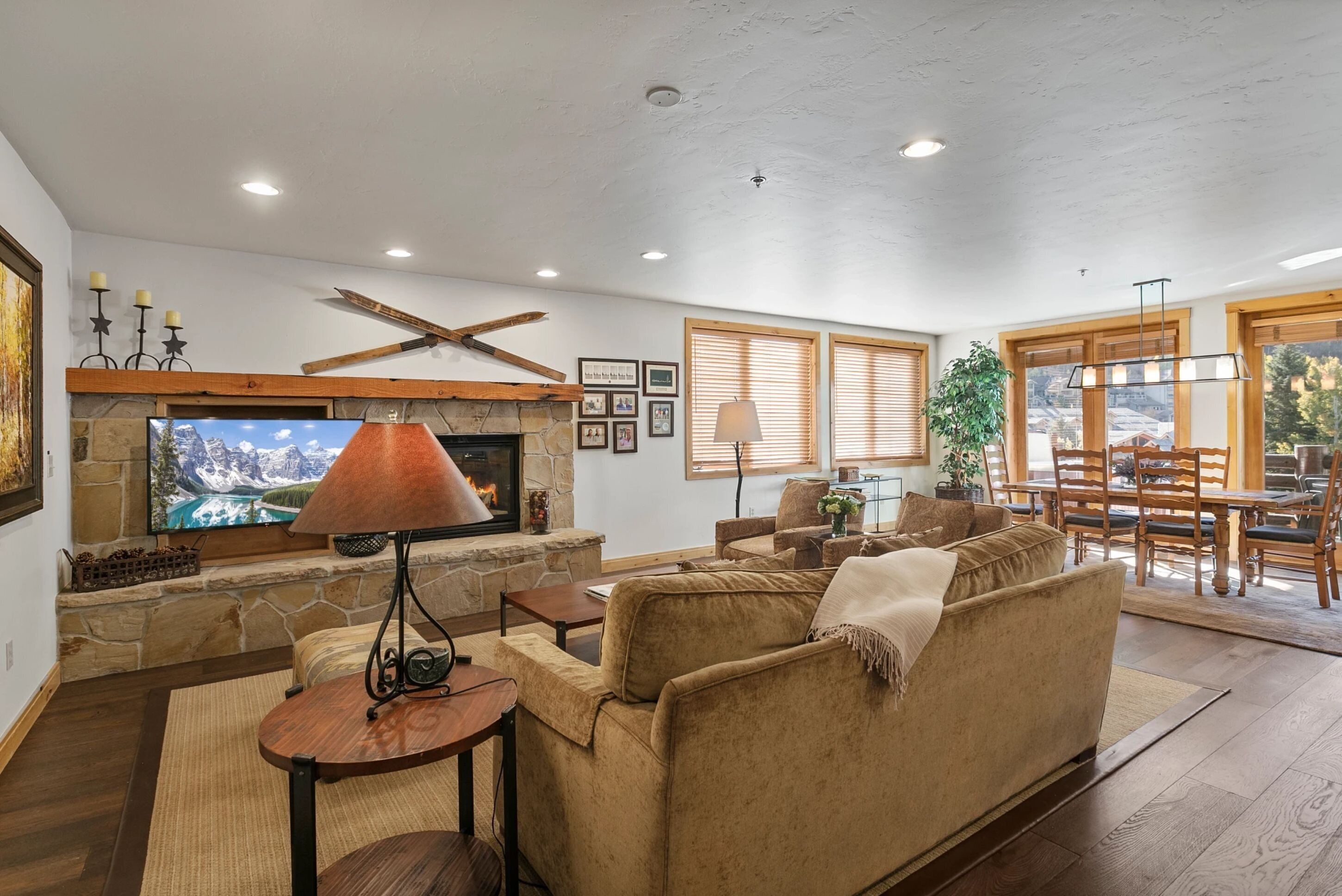 Condo, 2 Bedrooms | Living area