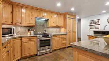 Condo, 2 Bedrooms | Private kitchen | Fridge, oven, coffee/tea maker, toaster