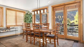 Condo, 2 Bedrooms | Dining