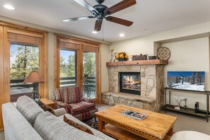 Condo, 1 Bedroom | Living area