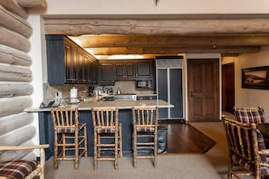 Appart'hôtel, 2 chambres | Cuisine privée | Réfrigérateur, four, cafetière/bouilloire