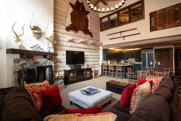 Pine Inn At Trail's End Lodge - Two Bedroom Condo Residence With Spa #8 By Deer Valley Resort - Park City, UT