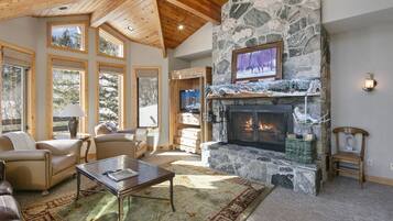 Condo, 4 Bedrooms | Living area