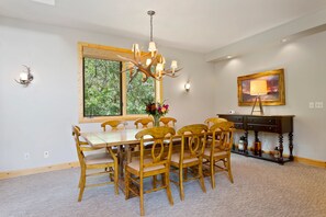 Apartment, 4 Schlafzimmer | Speisen