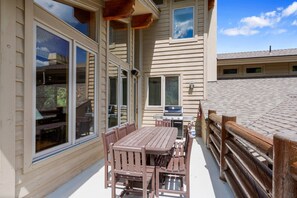 Apartment, 4 Schlafzimmer | Speisen im Freien