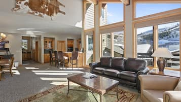 Condo, 4 Bedrooms | Living area