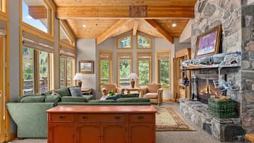 Condo, 4 quartos | Área de estar