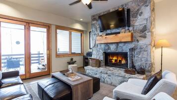 Condo, 2 quartos | Área de estar