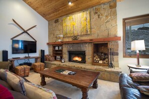 Condo, 3 Bedrooms | Living area | Smart TV