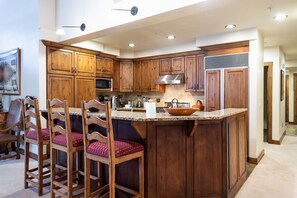 Condo, 3 Bedrooms | Private kitchen | Fridge, oven, coffee/tea maker, toaster