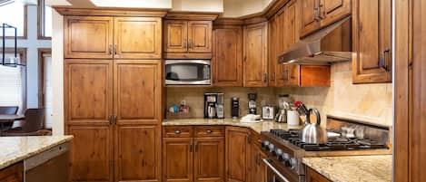 Condo, 3 Bedrooms | Private kitchen
