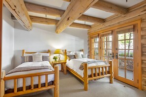 Condo, 3 Bedrooms | 3 bedrooms, iron/ironing board, free WiFi