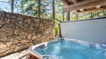 Condo, 3 quartos | Hidromassagem externa