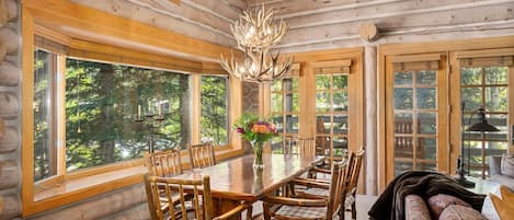 Condo, 3 Bedrooms | Dining