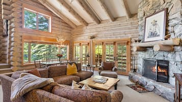 Appartement, 3 slaapkamers | Woonruimte | Een smart-tv