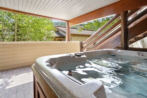 Condo, 4 phòng ngủ | Bồn tắm spa ngoài trời