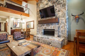 Living area - Trail's End Lodge at Deer Valley Resort - Four Bedroom Residence with Spa #505 4 Condo (Park City)