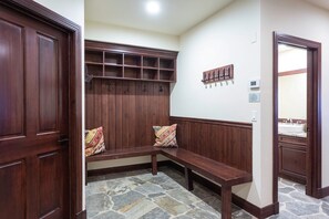 Condo, 4 Bedrooms | Interior