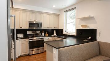 Condo, 1 Bedroom | Private kitchen