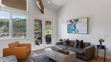 Condo, 3 Bedrooms | Living area | Smart TV