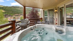 Kondominium, 2 kamar tidur | Bathtub spa outdoor
