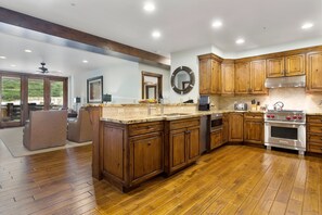 Condo, 2 Bedrooms | Private kitchen | Fridge, oven, coffee/tea maker, toaster