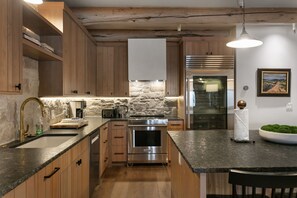 Condo, 2 Bedrooms | Private kitchen | Fridge, oven, coffee/tea maker, toaster - Pine Inn 9 - Two Bedroom with Spa Trail's End Lodge 2 Condo (Park City)