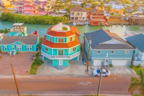 Exterior - Blizzard's Lighthouse 4 Bedroom Home (Port Isabel)