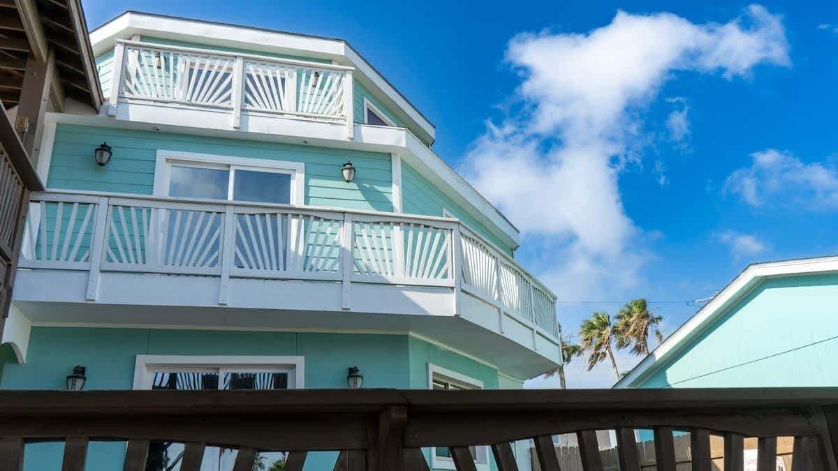 House, 4 Bedrooms | Exterior detail