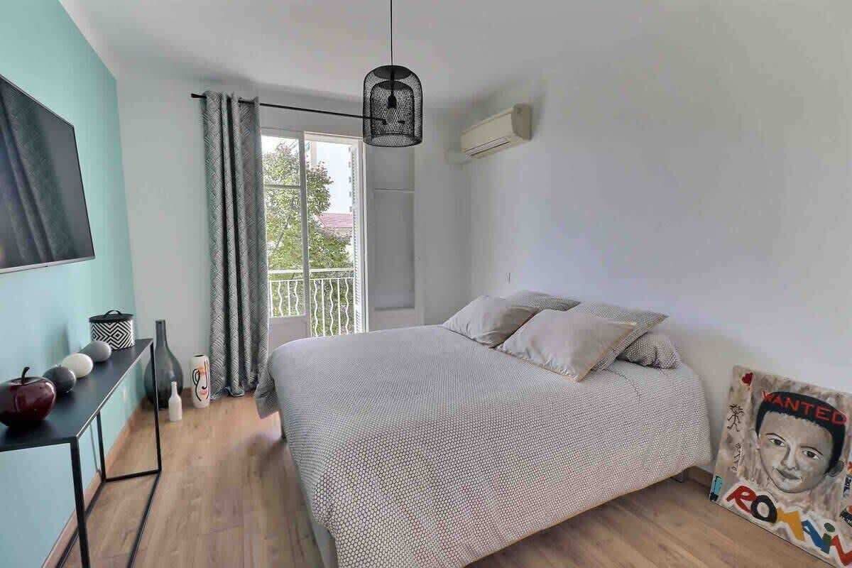 1 dormitorio, tabla de planchar con plancha, cuna de viaje y wifi